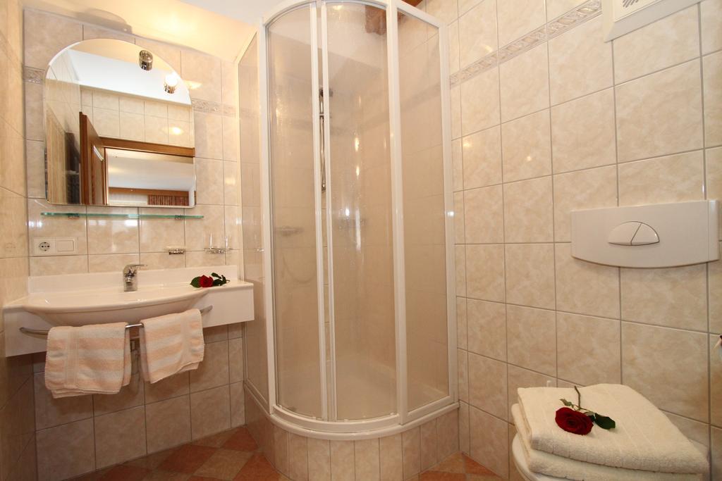 Hotel - Wirts'Haus "Zum Schweizer" Lofer Kültér fotó